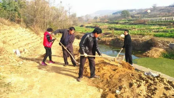 威海市审计局派驻文登区泽头镇雨夼村第一书记崔晨华不忘初心为民忧