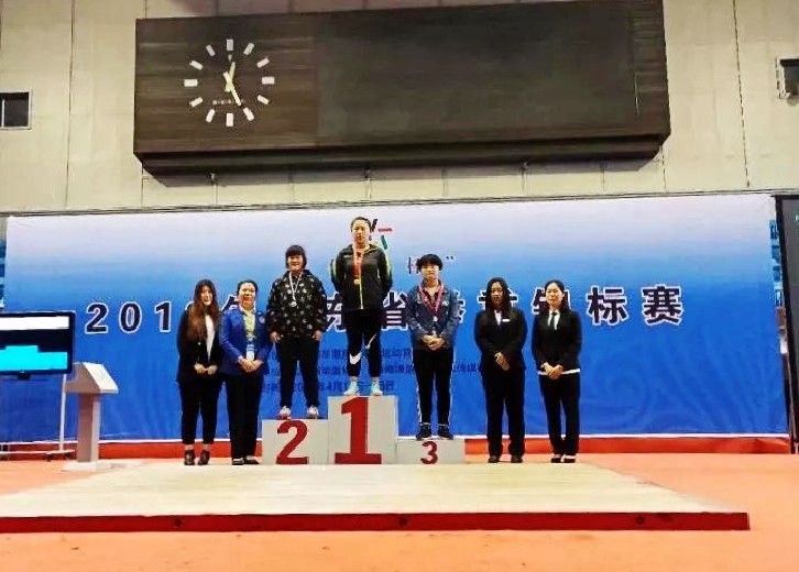 5枚金牌收入囊中 65名举重队员在省级比赛中为潍坊争光