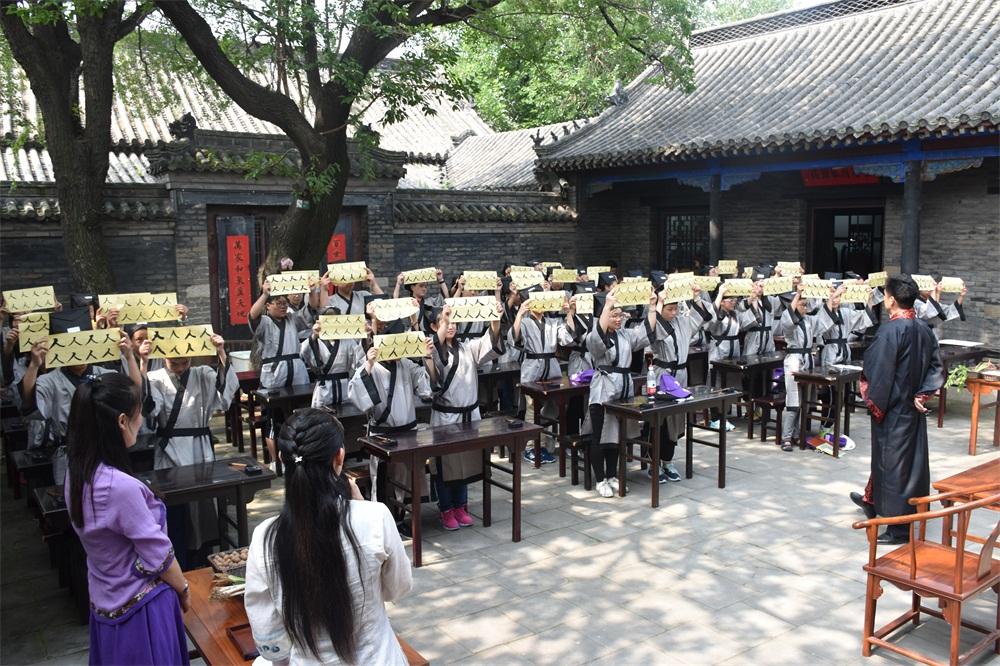 邹城传统民俗活动火爆五一假期，游客感受浓浓儒风