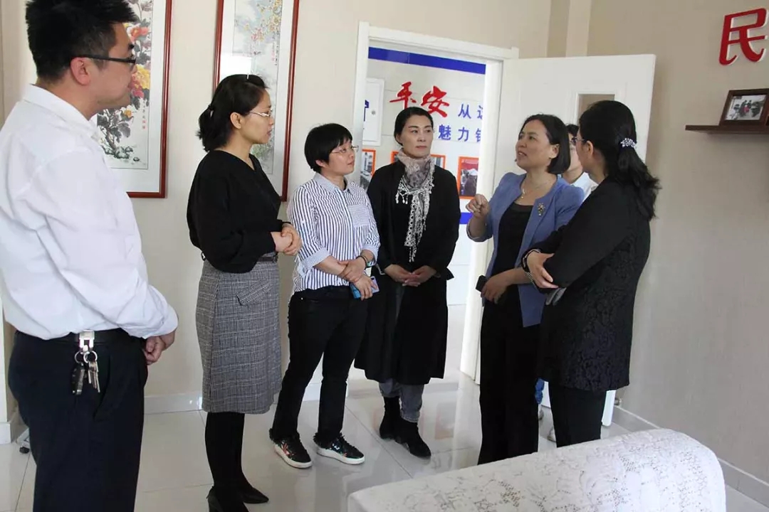 东营市妇联副主席王梅英一行调研广饶县锦湖社区妇女维权工作