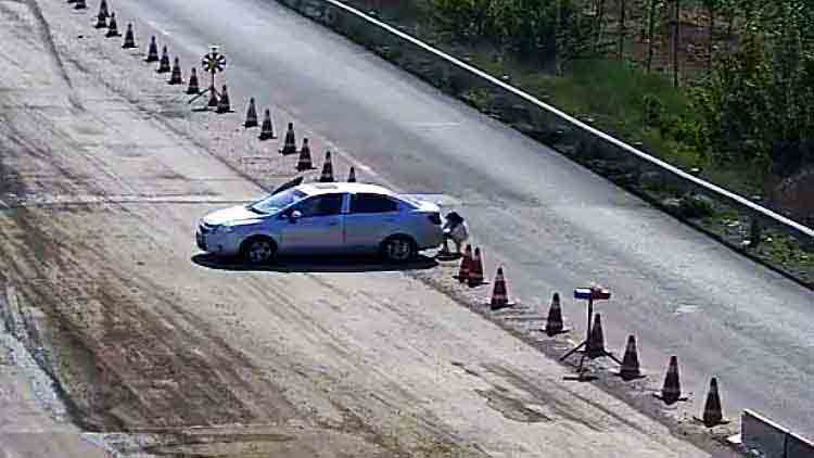 86秒丨高速路倒车、遮挡号牌……潍坊这辆轿车在2分钟内被扣掉36分