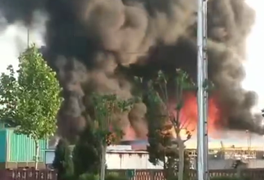 47秒丨济南市济阳区巨业精细化工发生火情已被控制 无人员伤亡