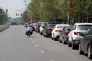 潍坊七中考点外行车道变“停车场”是否被罚 交警解释来了