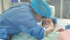 95秒｜7岁青岛男孩因病去世捐出器官挽救5个家庭，ICU内和妈妈最后的团聚让人泪目