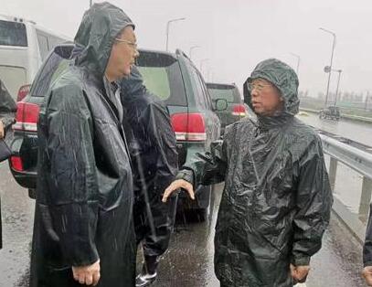 刘家义到省防汛抗旱指挥部和寿光市察看指导防汛防台风工作