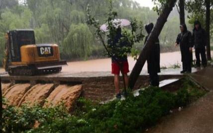 受超标准洪水影响 青州弥河拦河闸被冲毁 无人员伤亡
