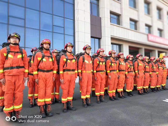 滨州：“拼命三郎”消防员连续7天奋战 累倒在抗洪前线
