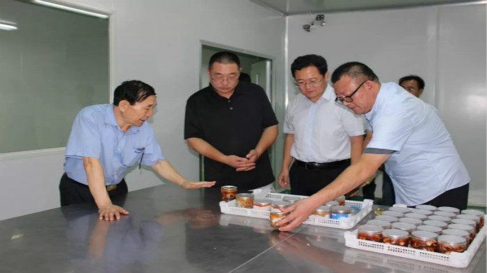 文登区委副书记隋同朋中食集团领导到威海金颐阳药业有限公司考察