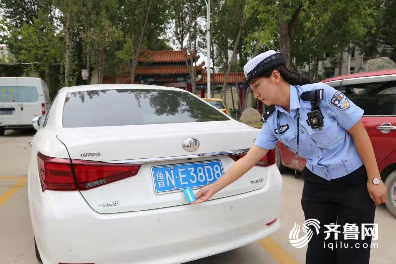 德州一女子网购号牌贴遮挡车牌,上路被查面临处罚_德州民生_德州_齐鲁