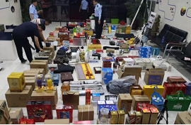  42秒丨枣庄薛城警方集中退还200多件赃物 烟酒家电俱全足以开小超市