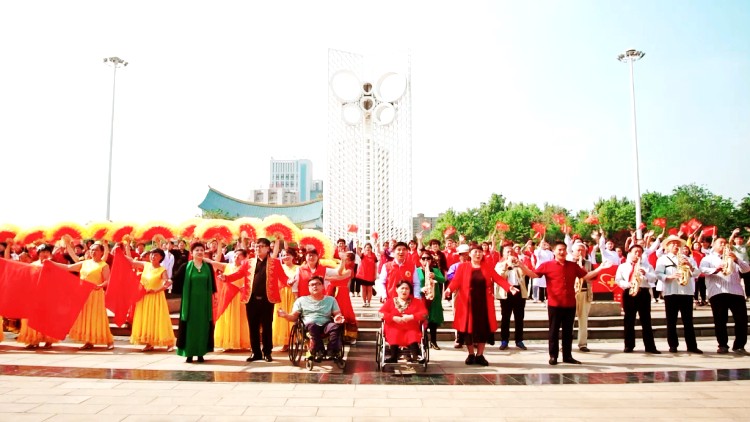庆祝新中国成立70周年！超燃红歌快闪在潍坊唱响