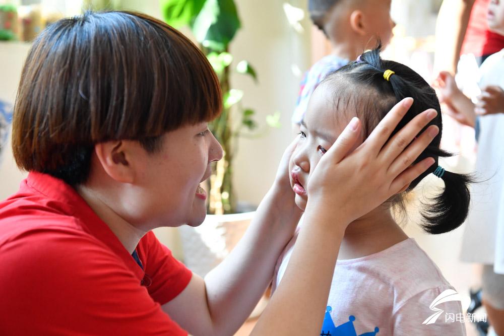 "哇"声一片的幼儿园!萌娃第一天上学"表情包"亮了