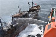 威海附近海域一渔船失火遇险 11人获救6人失踪
