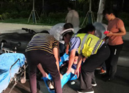滨州阳信一学生骑车摔倒满脸是血 民警老师医生联手救助