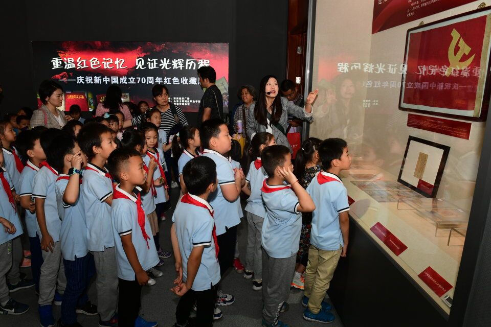 少年中国说！“庆祝新中国成立70周年红色收藏展”来了小朋友