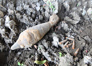 临朐河滩挖出“铁疙瘩”竟是炸弹 爆破现场腾起数十米高烟尘