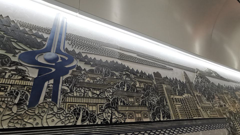 一亮相便成打卡新地标，济南地铁3号线龙奥大厦站壁画墙火了