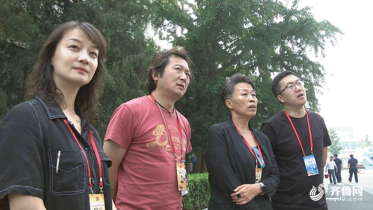 组图|山东国庆彩车展演演员五种造型精心设计 每种都有来历