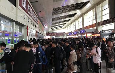 临沂客运总站10月7日迎来返程高峰 日发送旅客4万余人次