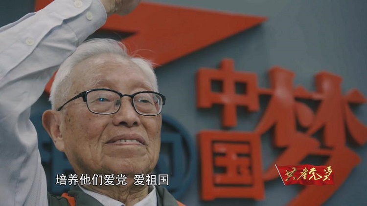 浙江有个88岁的少先队辅导员，周总理的嘱托让他一直铭记