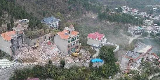济南南部山区再拆25栋违建别墅，位于智公泉水库上游