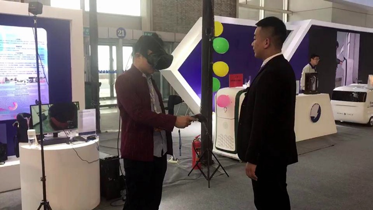 2019世界工业设计大会｜3D还原明代琉璃园 记者带你VR体验古法琉璃制作