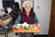 解决老人吃饭问题 威海环翠区第一个政府主导建设的社区食堂营业