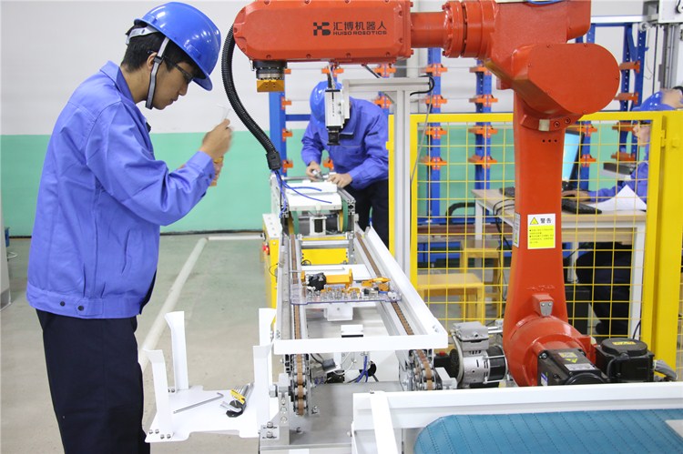 全省12地市69名选手齐聚潍坊竞技工业机器人技术应用