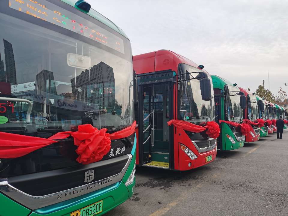 一次加氢10分钟运行350公里 济南首批10辆氢能源公交车投入运营
