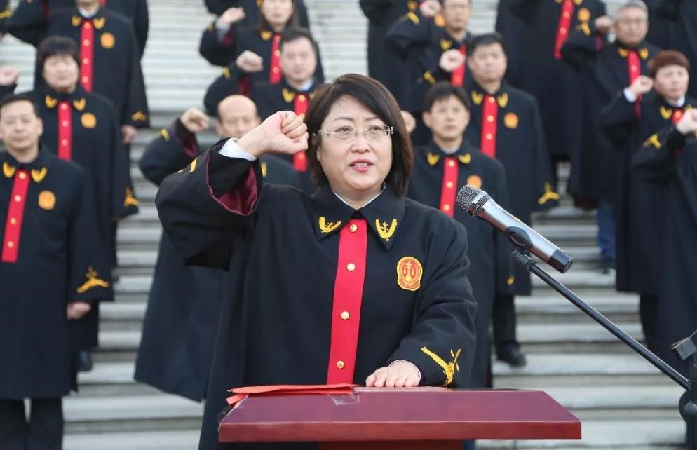 潍坊青州法院举行员额法官宪法宣誓仪式