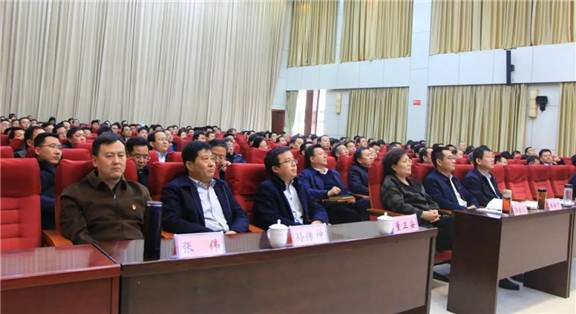 临朐县委书记杜建华,县委副书记李飞雨等县领导现场聆听了报告会.