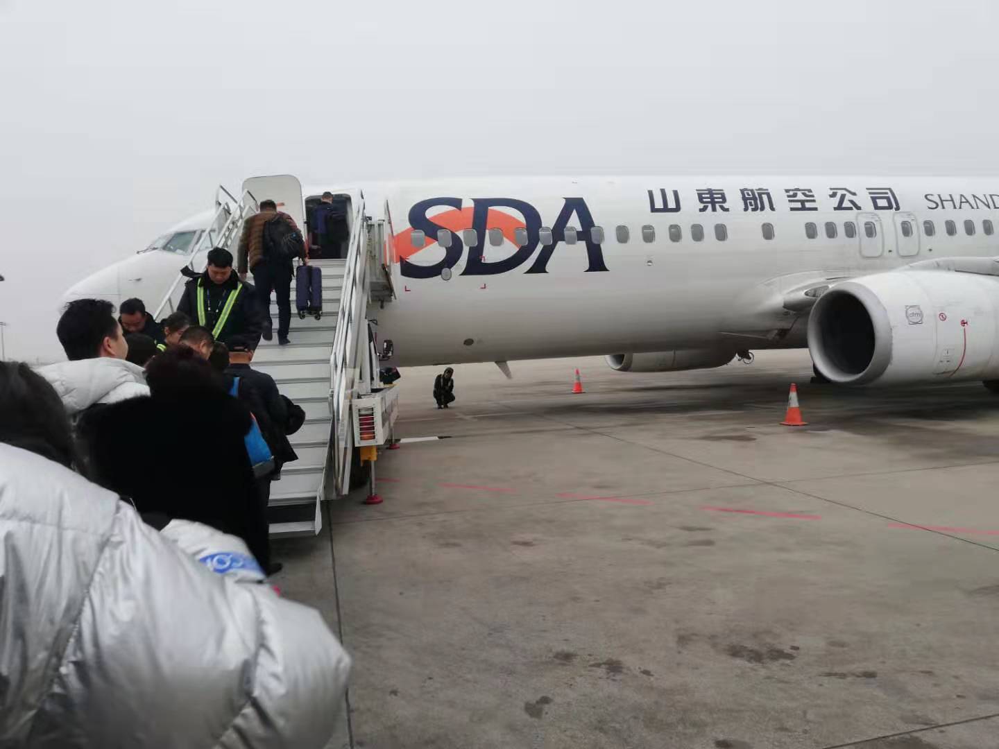 济南机场积极应对大雾雨雪天气 保障旅客安全出行