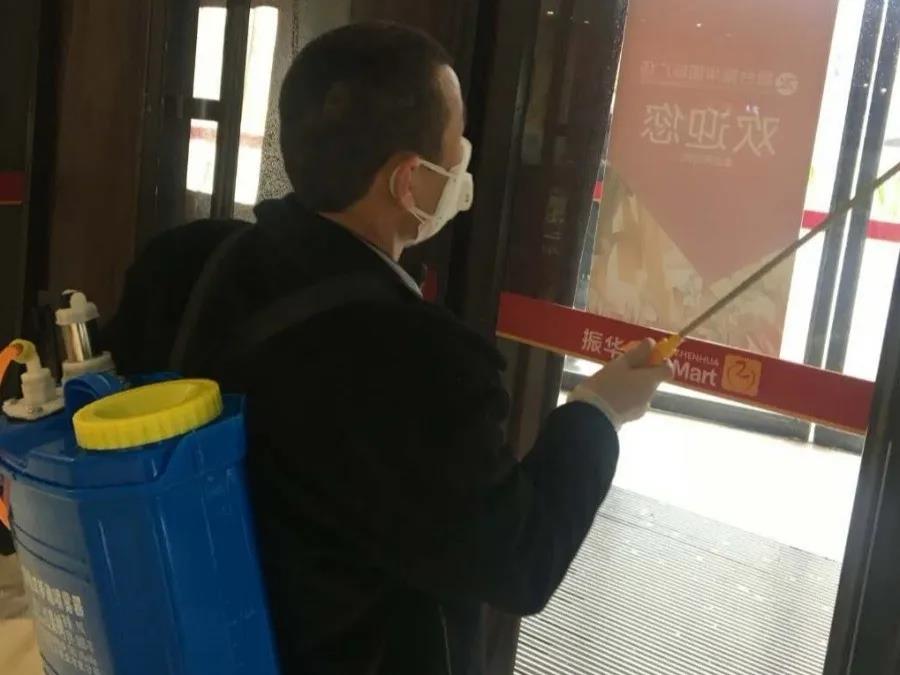 现阶段,振华商厦,万达广场,大悦城等五家大型商场已逐步有序复工.