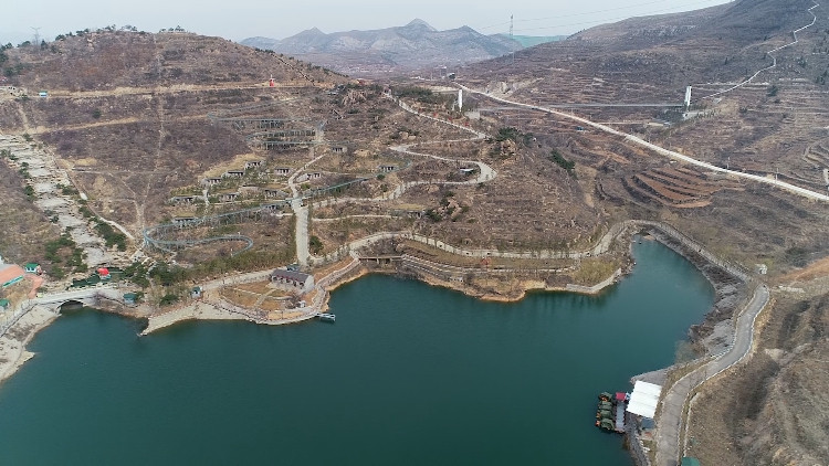 泰安新泰市见子山景区:花俏枝头 春景如画