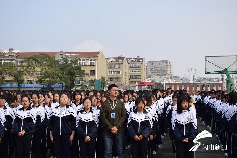 师风化雨育桃李大爱无声洒春晖淄博市淄川中学举行主题升旗仪式