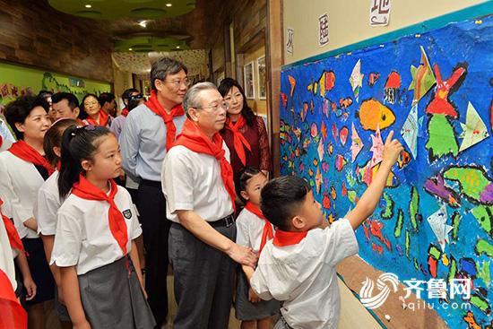 刘家义参加庆祝六一活动 勉励少年儿童从小立
