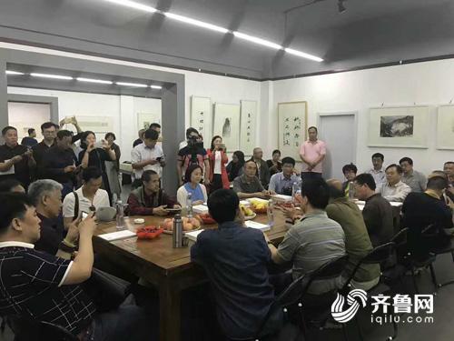 来自全省多地的众多著名画家、书法家、文艺评论家参加了王兴堂、赵雪松书画展学术研讨会.jpg