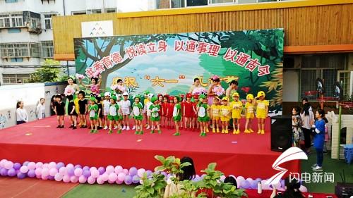 5月27日上午,潍坊市潍城区教师幼儿园举办了一场以"书香育德,悦读
