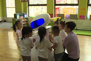 38秒丨涨见识！山东这款幼儿园陪伴机器人亮相互联网大会