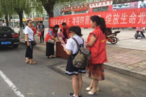 父母在不野游丨肥城新城街道赵庄社区开展宣传预防青少年溺水
