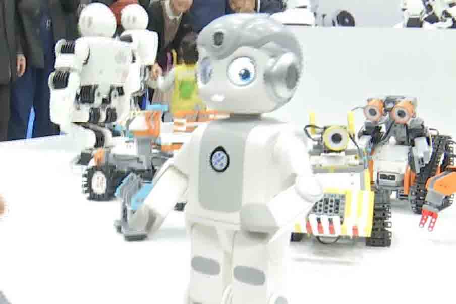 90秒｜文博会“舞王”大显身手 萌宠机器人可以生出情绪
