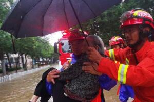 台风“利奇马”登陆山东 3人被洪水冲走正全力搜救