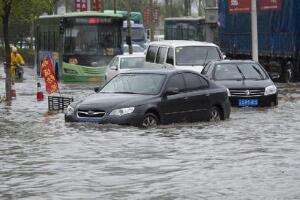 紧急通告！因暴雨滨州市区道路积水严重 公交线路全部暂停营运