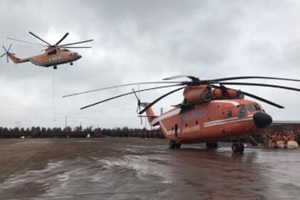 42秒｜运送200多吨砂石！世界最大单旋翼直升机抢险寿光洪水决堤口