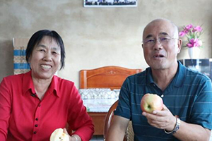 乡村追梦人丨年近70在盐碱地种出红苹果 袁景海：要把滨海红苹果推向全世界