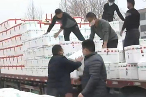 山东 抗击新型冠状病毒感染的肺炎疫情 捐赠350吨优质蔬菜支援武汉