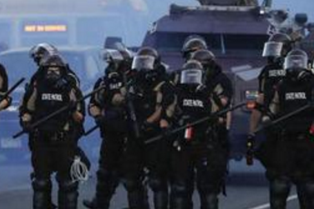 俄外交部发声:抗议美国警方对俄记者使用催泪喷雾