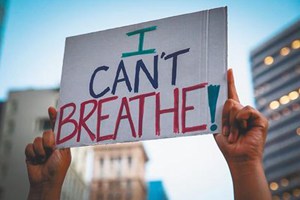 “我不能呼吸”：尸检显示另一美国非裔男子被拘捕时死于缺氧