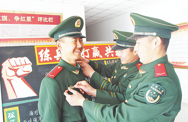 结束新兵连训练开始驻守淄博 00后新兵请入列