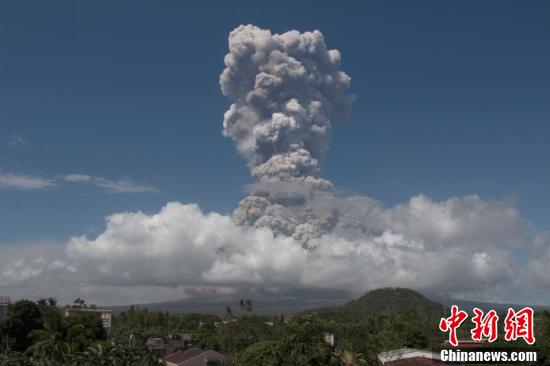 14吨书本搭建11米高 书塔 亮相西安